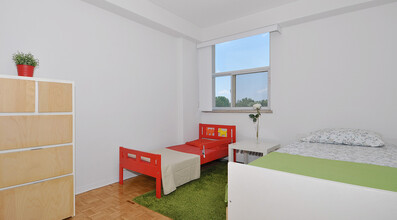 1294 Islington Ave in Toronto, ON - Building Photo - Building Photo
