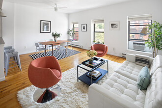 345 Franklin Avenue in Brooklyn, NY - Building Photo - Interior Photo