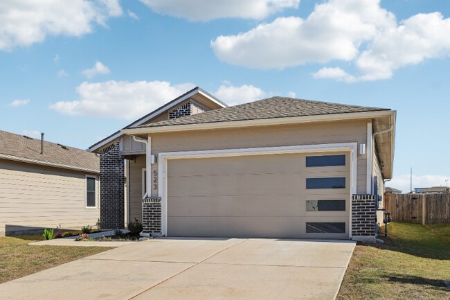 523 Millbrook Blvd in San Marcos, TX - Foto de edificio - Building Photo