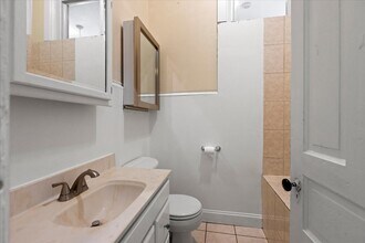 229 S Racine Ave, Unit 2 in Chicago, IL - Building Photo - Building Photo