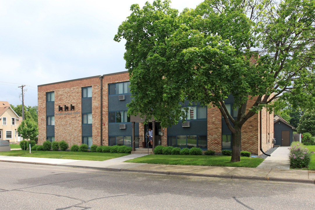 Fraser Hopkins Court in Hopkins, MN - Building Photo