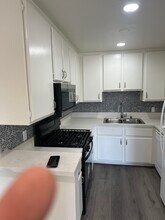 Ben Apartments in Valley Village, CA - Foto de edificio - Building Photo