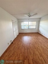 3510 Oaks Way in Pompano Beach, FL - Foto de edificio - Building Photo