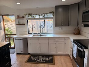 39032 Village 39 in Camarillo, CA - Building Photo - Building Photo