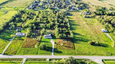 2016 Davis Bend Rd in Alvin, TX - Building Photo - Building Photo