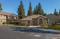 Building Photo - Evergreen Park Apartamentos in Sacramento, California
