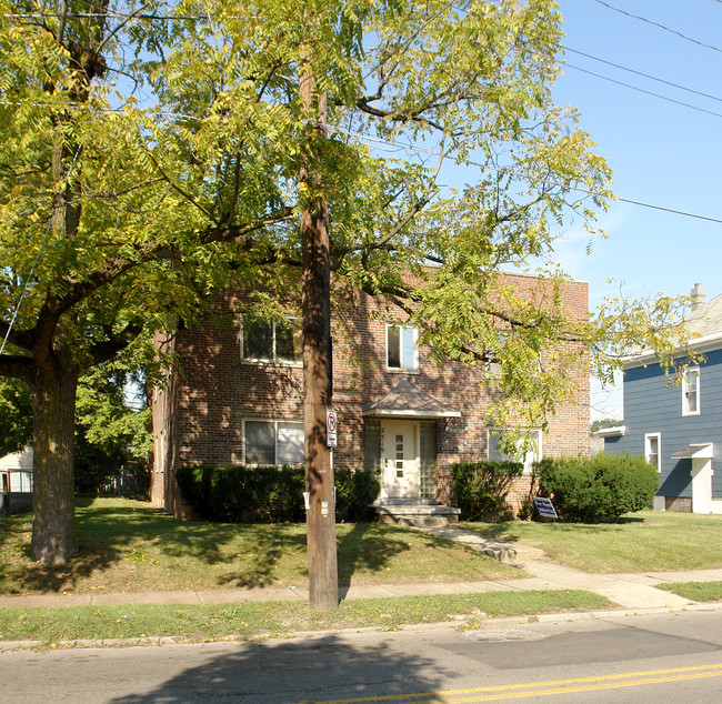 2519 Indianola Ave in Columbus, OH - Foto de edificio - Building Photo