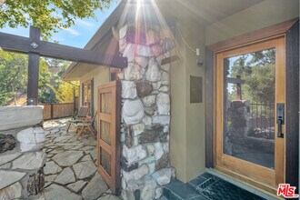 15511 Woodcrest Dr in Los Angeles, CA - Building Photo - Building Photo
