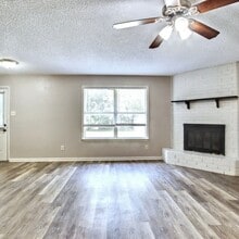 3901 Royal Crest Dr in Fort Worth, TX - Building Photo - Building Photo