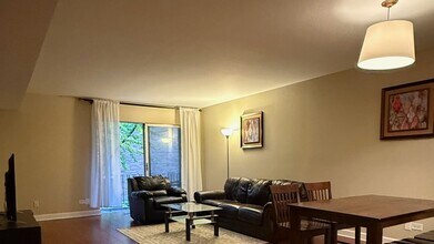 6961 N Oakley Ave in Chicago, IL - Building Photo - Building Photo