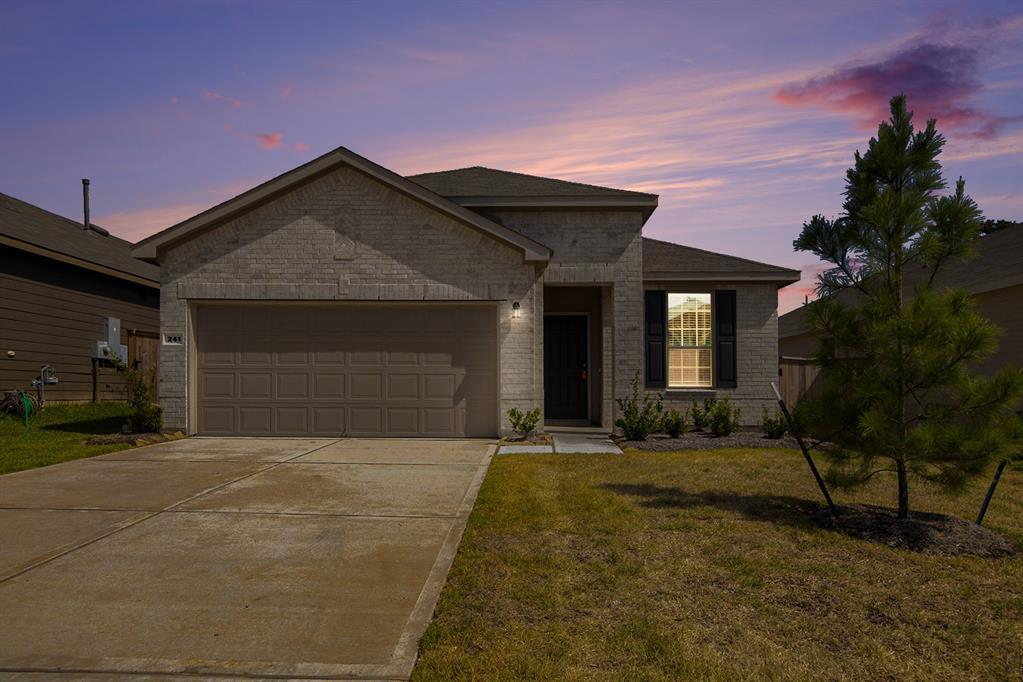 241 Seven Pnes Dr in Willis, TX - Building Photo