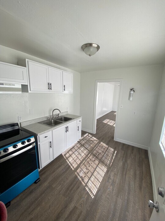 938 E Adams St, Unit Rear-Downstairs in Brownsville, TX - Building Photo