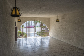 11923 Old River School Rd in Downey, CA - Building Photo - Lobby