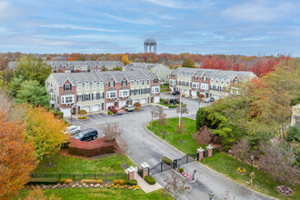 Chatham Square in Bay Shore, NY - Building Photo - Building Photo