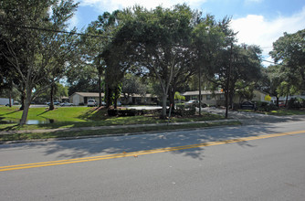 Pinellas Pines in Pinellas Park, FL - Building Photo - Building Photo