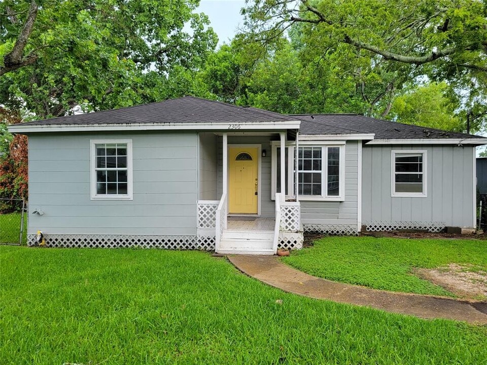 2306 Downey Dr in La Marque, TX - Building Photo