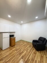 5041 Delbon Way in Palmdale, CA - Foto de edificio - Building Photo