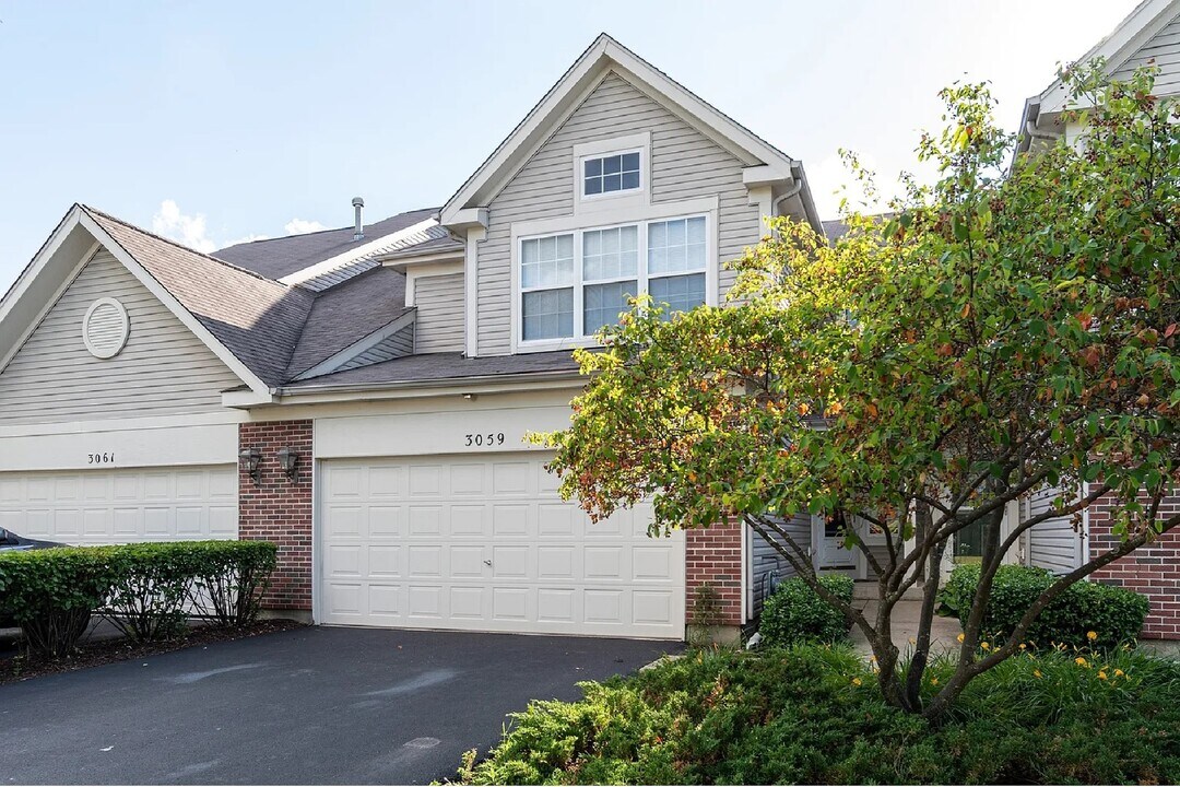 3059 Serenity Ln in Naperville, IL - Building Photo