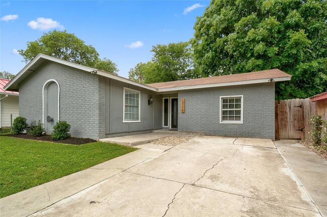 2318 Bitter Creek Dr in Austin, TX - Foto de edificio - Building Photo