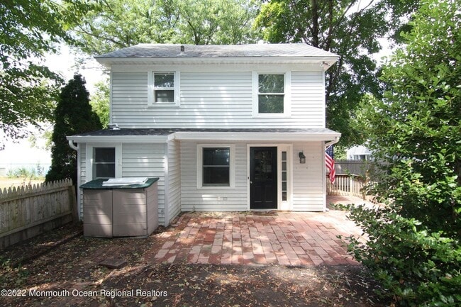 15-17 E Lincoln Avenue Unit 17 in Atlantic Highlands, NJ - Building Photo - Building Photo