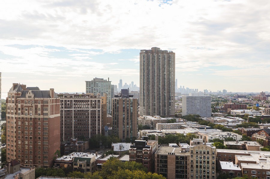 655 W Irving Park Rd, Unit 2109 in Chicago, IL - Building Photo