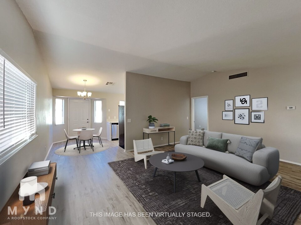 8212 Carmen Blvd in Las Vegas, NV - Building Photo