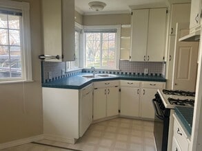 1008 Queen Anne Ave in Medford, OR - Building Photo - Building Photo