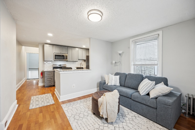 2812 W Girard Ave in Philadelphia, PA - Building Photo