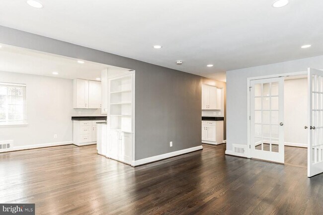 7016 Donna Cir in Annandale, VA - Building Photo - Building Photo