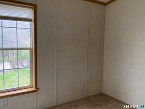 34 Terrace Dr in Waterford, CT - Building Photo - Building Photo