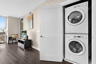 3718 Midtown Dr in Tampa, FL - Foto de edificio - Building Photo