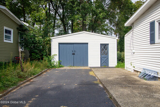 57 Sherwood Dr in Latham, NY - Building Photo - Building Photo