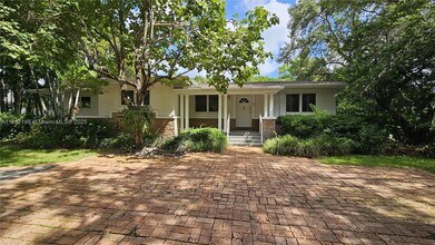 6255 SW 92nd St in Miami, FL - Foto de edificio - Building Photo