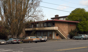 Biscayne Apartments in Seattle, WA - Building Photo - Building Photo