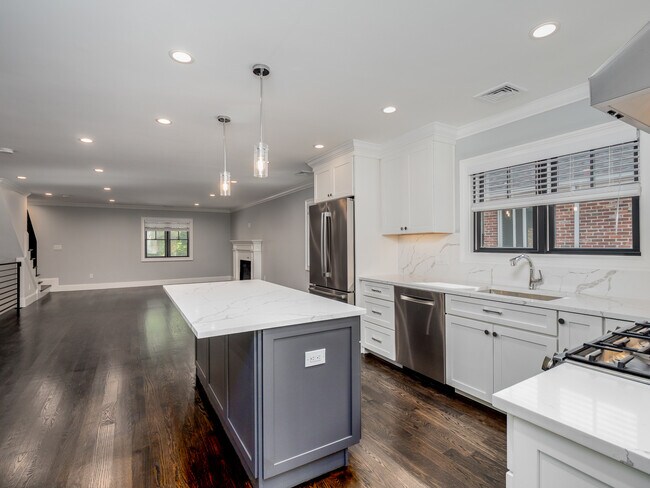 47 Englewood Ave, Unit 6