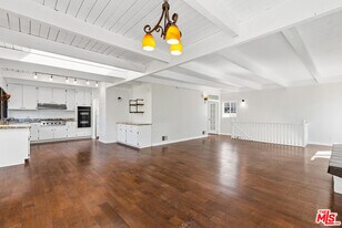 3900 Pacific Ave in Los Angeles, CA - Building Photo