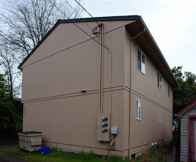 1585 Ferry Aly in Eugene, OR - Foto de edificio - Building Photo