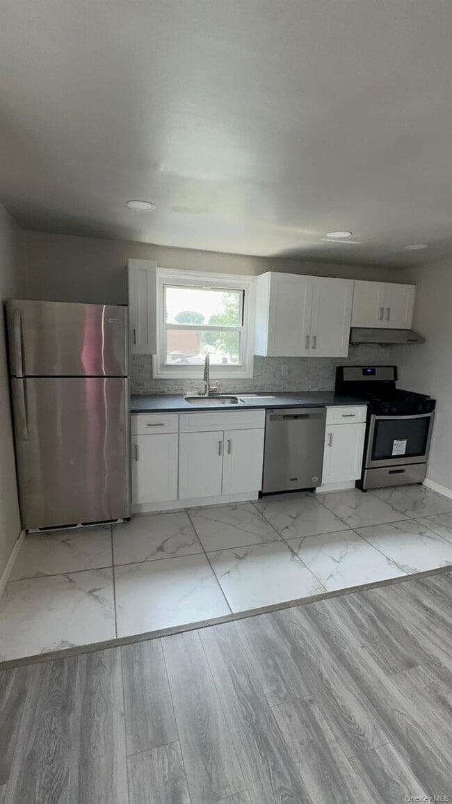 14 Jean Dr in North Babylon, NY - Building Photo - Building Photo