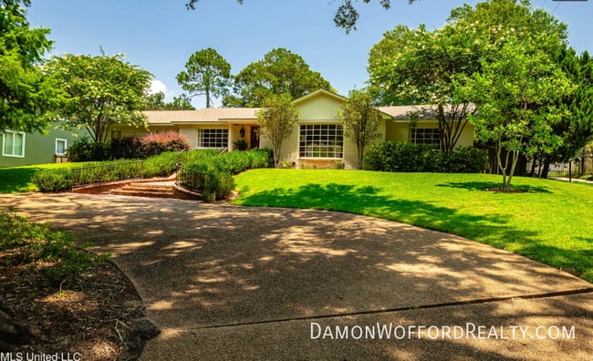 3678 Cavalier Dr in Jackson, MS - Building Photo - Building Photo