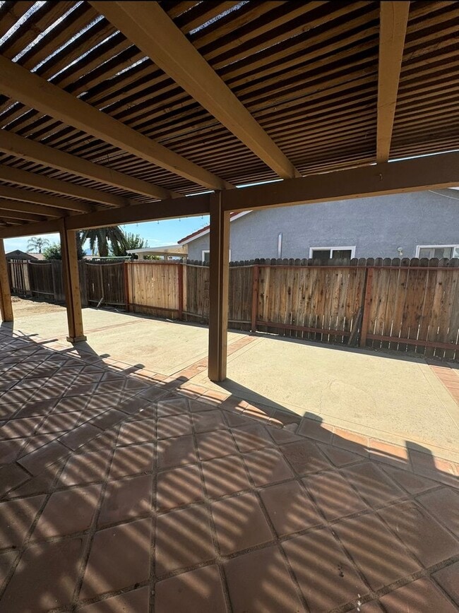 231 Laurelwood Ln in Lake Elsinore, CA - Building Photo - Building Photo