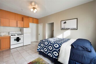 3710 Collins Ave in Miami, FL - Building Photo - Building Photo