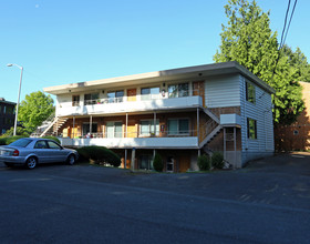 3500 W Government Way in Seattle, WA - Building Photo - Building Photo