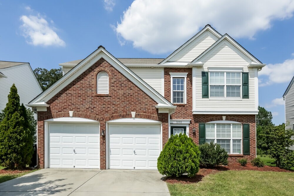 10910 Claude Freeman Dr in Charlotte, NC - Building Photo