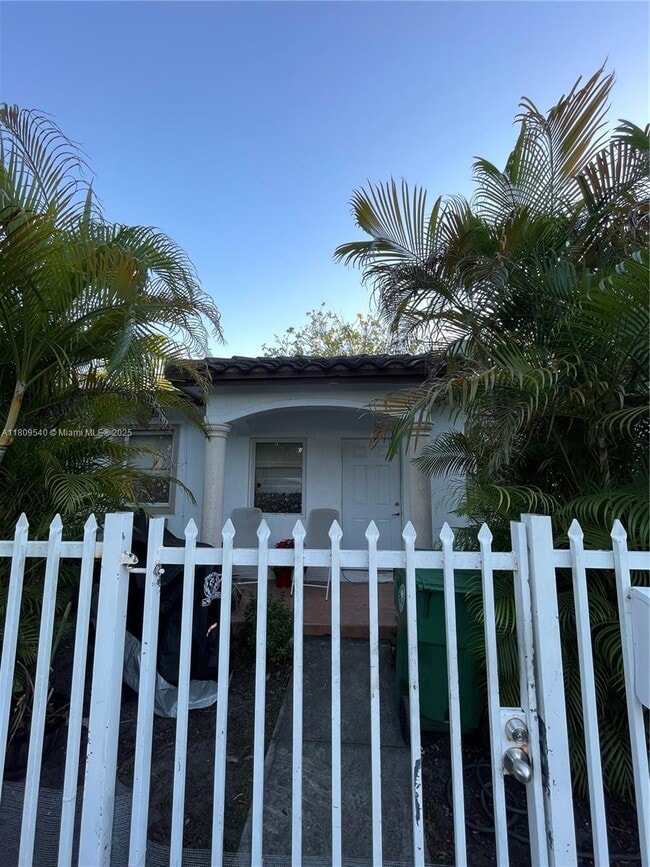 3800 SW 29th St in Miami, FL - Building Photo - Building Photo