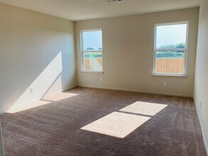 1009 Riverdale Cove in Jarrell, TX - Building Photo - Building Photo