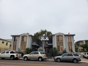 Mission Beach Apartments in San Diego, CA - Building Photo - Primary Photo