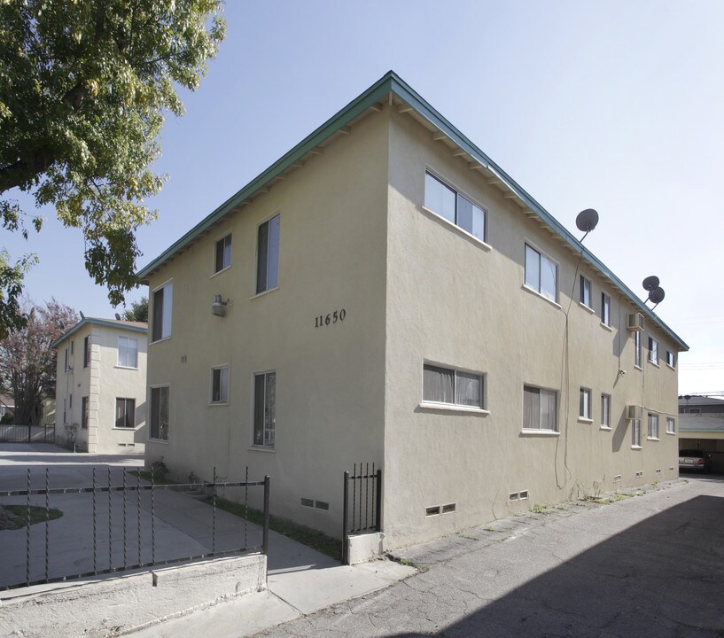 11644-11650 Haynes St in North Hollywood, CA - Building Photo