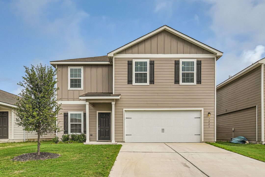 7223 Aaron Jordan Dr in San Antonio, TX - Building Photo