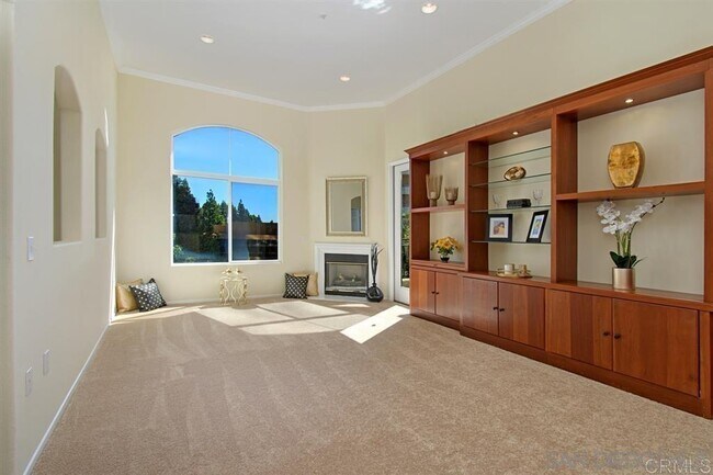 9245 Regents Rd in San Diego, CA - Building Photo - Building Photo