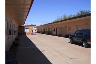 912 West Second Street Apartments in Winslow, AZ - Building Photo - Building Photo